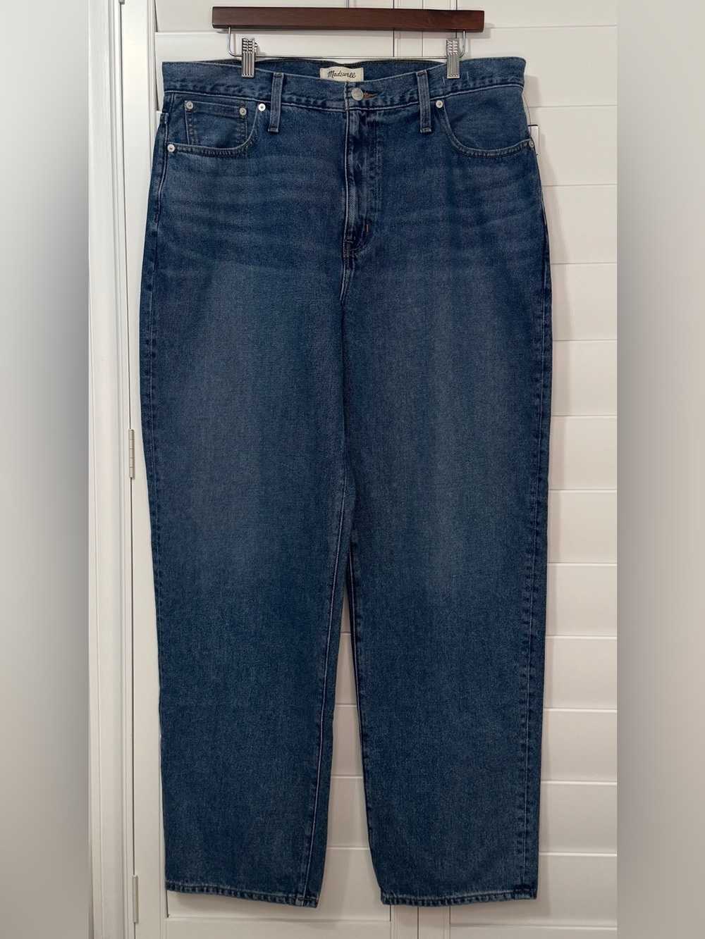 NWT...Madewell Women's Baggy Straight Jeans Size 32...Inseam Is 32"